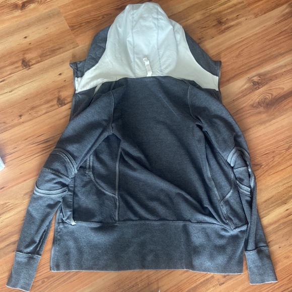 Lululemon Grey Hood Sweater Size 4 - Picture 6 of 8
